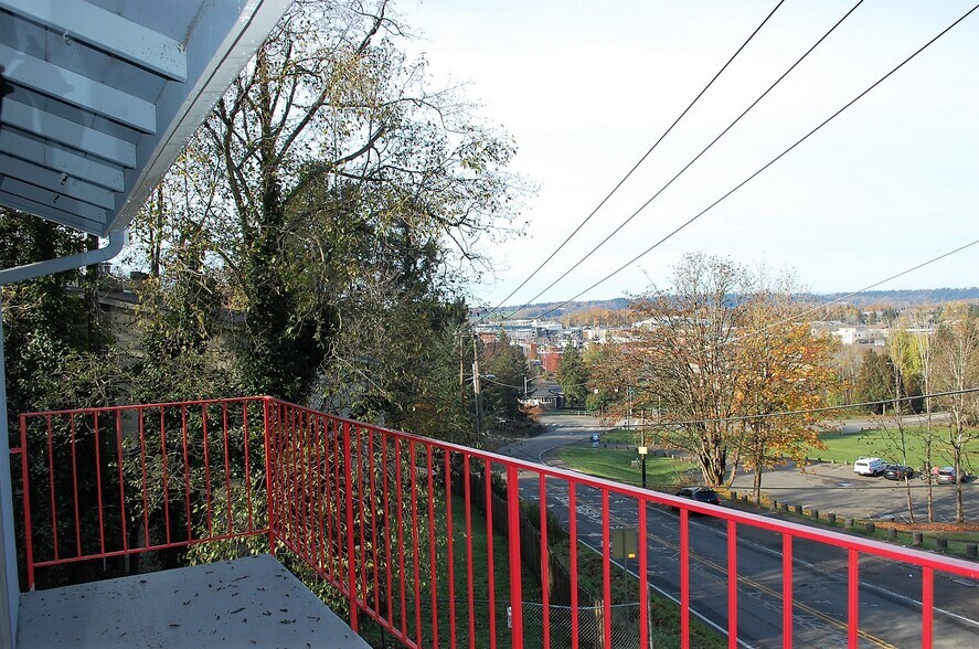 Building Photo - 108 Kensington Ave S