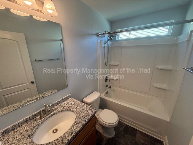 Building Photo - 2211 Talon Dr