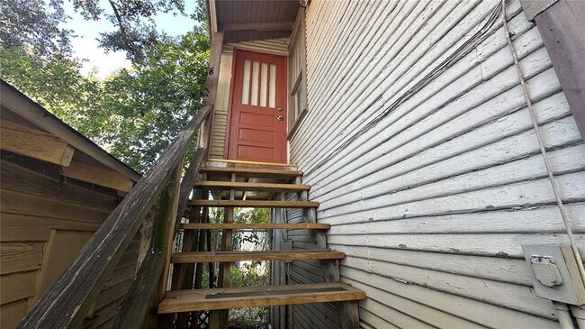 Primary Photo - 404 E North St