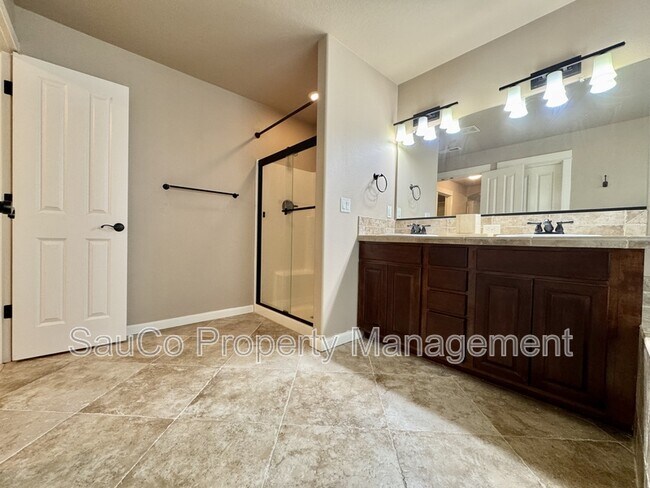 Building Photo - 7182 NE Rockridge Pl