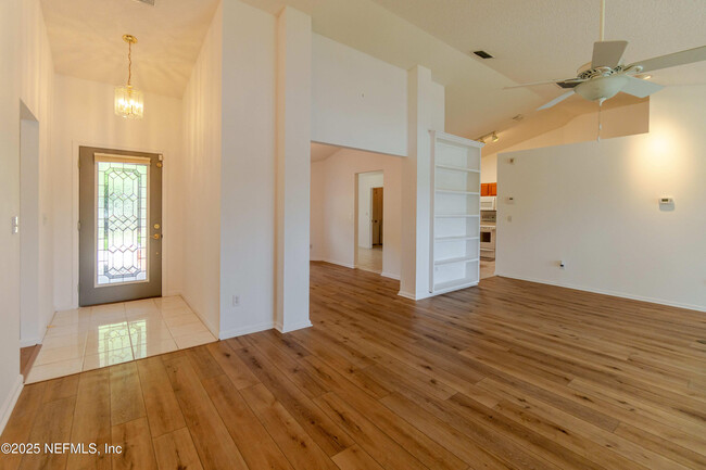 Building Photo - 1623 Sandy Springs Dr