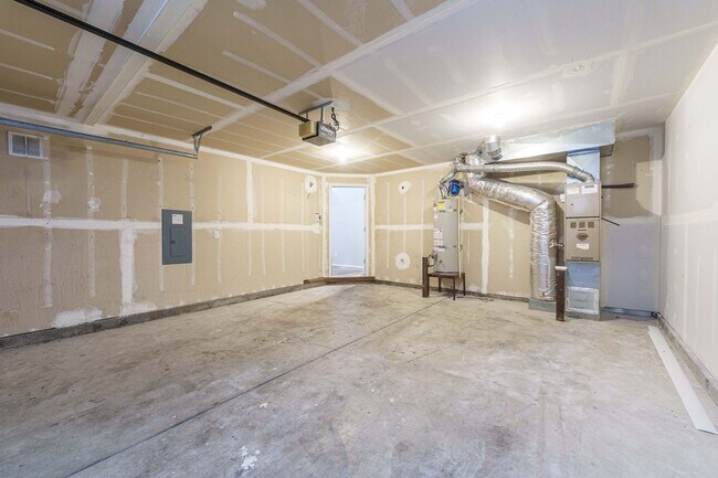 Building Photo - Recently Updated 3 Bedroom 2.5 Bath Duplex - Located in Convenient Hazel Dell Neighborhood