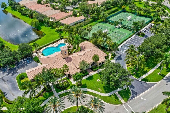 Building Photo - 923 Magdalena Rd