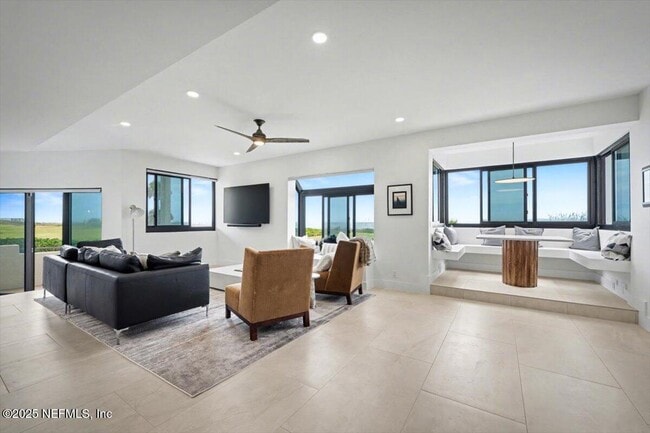 Building Photo - 739 Spinnakers Reach Dr