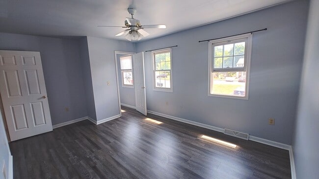 Building Photo - Ephrata Townhome 3 bed 1.5 bath