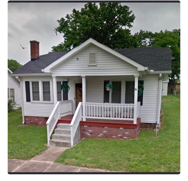 Primary Photo - 517 Maple St