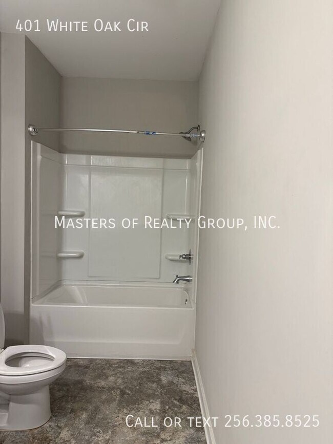 Building Photo - 401 White Oak Cir
