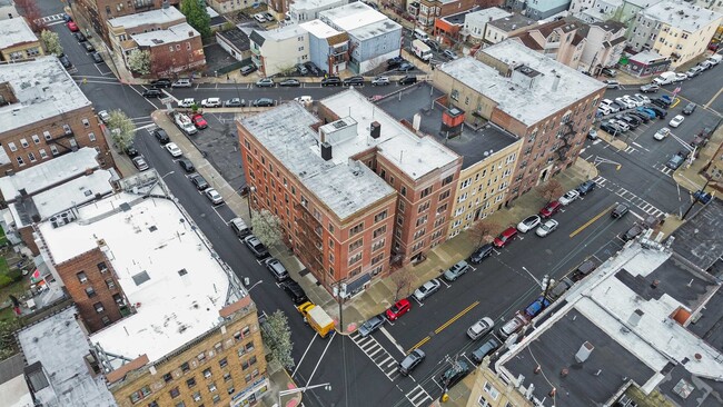 Building Photo - 6601 Broadway