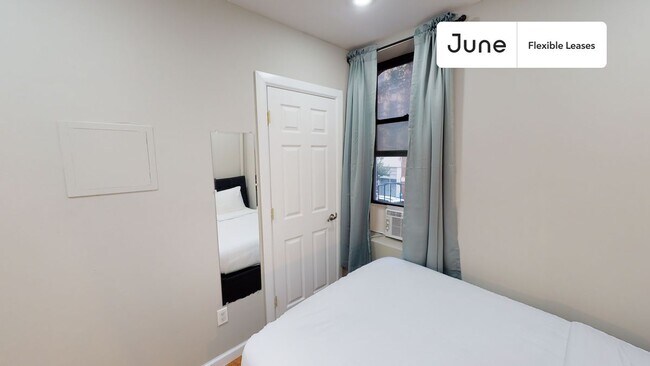 Building Photo - 226 E 7th St