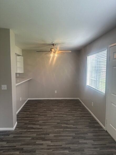Dining room - 764 W Phillips St