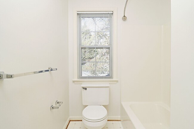 Building Photo - Pet-Friendly Raintree Home Near Rt 29