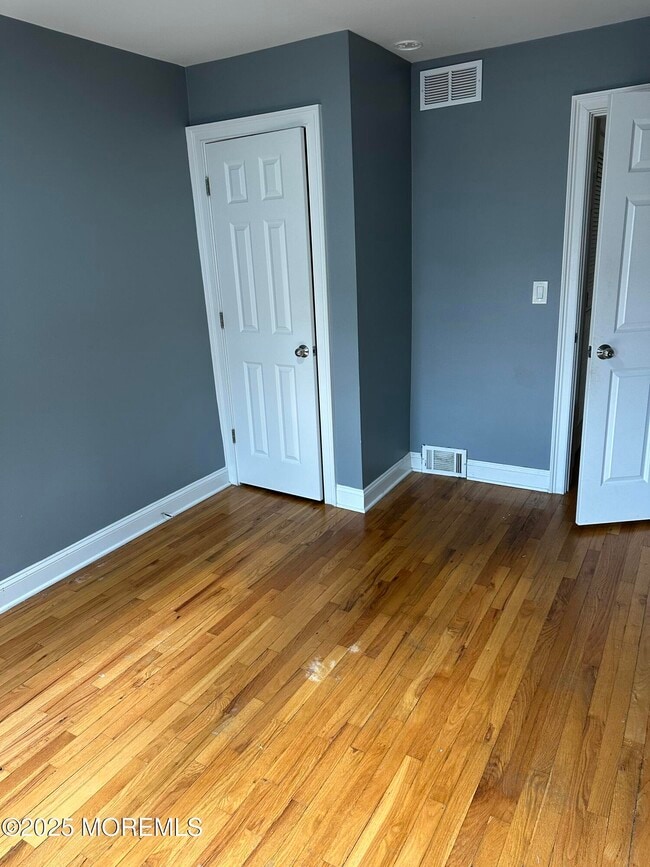 Building Photo - 31 Cedar Ave