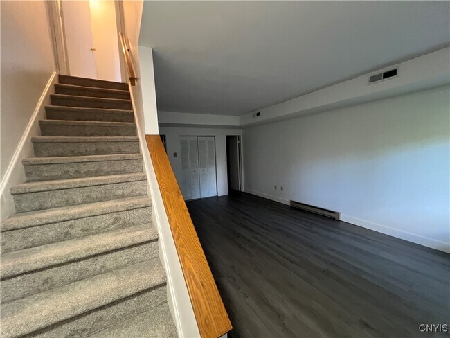 Building Photo - 47 W Utica St