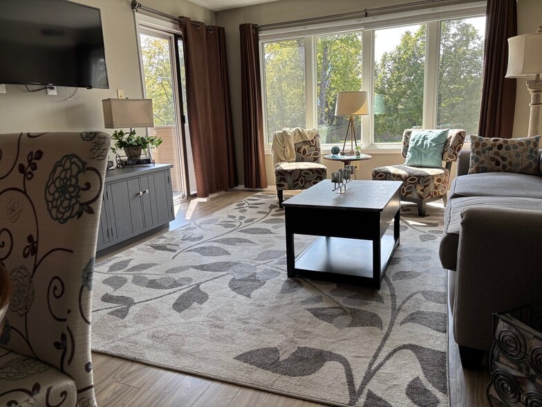 Bright & Cheery living room - 703 N 29th St