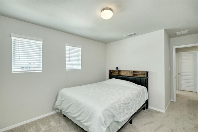 Building Photo - 2615 Paragon Fox Dr