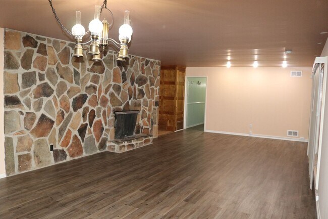 Building Photo - 19275 Symeron Rd