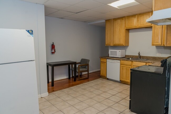 Building Photo - 2014-2016 N Charles St