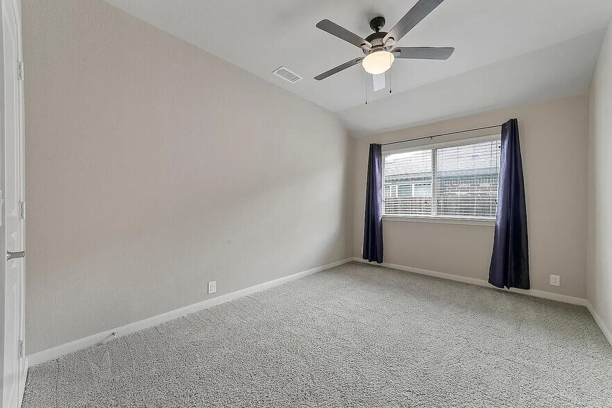 Building Photo - 485 Harding Ln