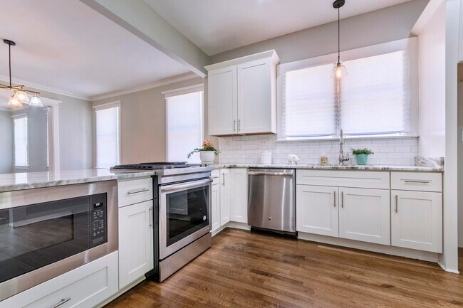 Building Photo - 1553 North Pkwy