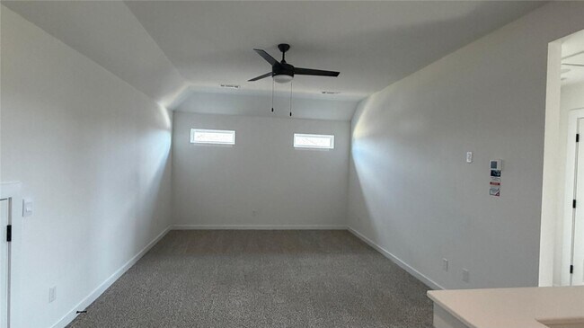 Building Photo - 2330 Longfellow Dr