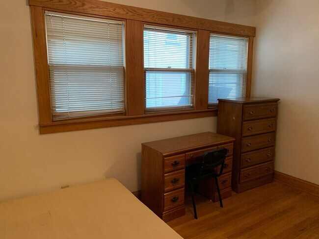 Building Photo - 609 Howard Pl