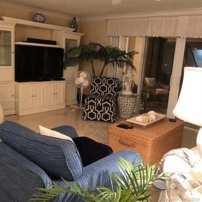 Building Photo - 270 Captains Walk