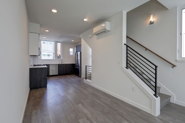 Building Photo - Stylish Capitol Hill Townhouse Living | 2 Bed + Den + Rooftop