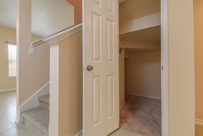 Building Photo - 29704 Sullivan Oaks Dr