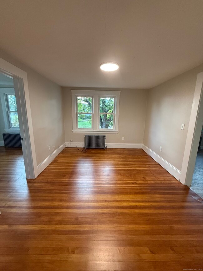 Building Photo - 820 Burbank Ave