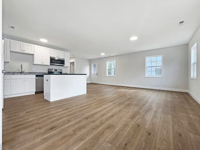 Building Photo - 7 Paris Creek Ct