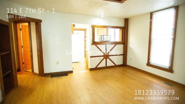 Building Photo - 114 E 7th St