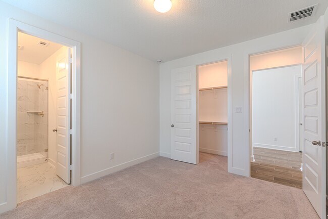 Building Photo - 215 Warbler Song Dr