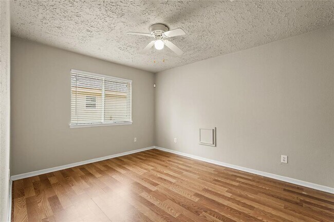 Building Photo - 22526 Market Square Ln