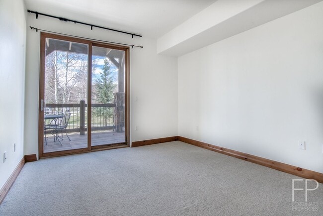 Building Photo - Highlands Green Lodge!  Updated One Bedroo...