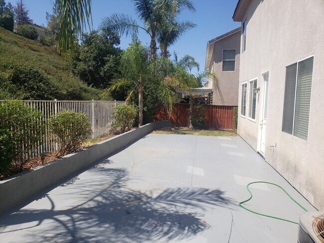 Building Photo - Large 4 BR + Office/Den in Gated Comunity - South Temecula