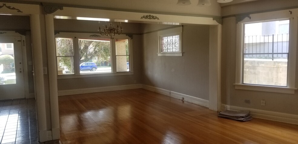 Building Photo - 1801 Vine St