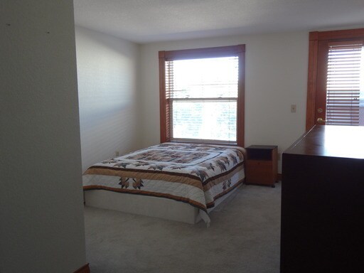 Building Photo - Spacious 2-Story 1-Bedroom/1.5-Bathroom Lo...
