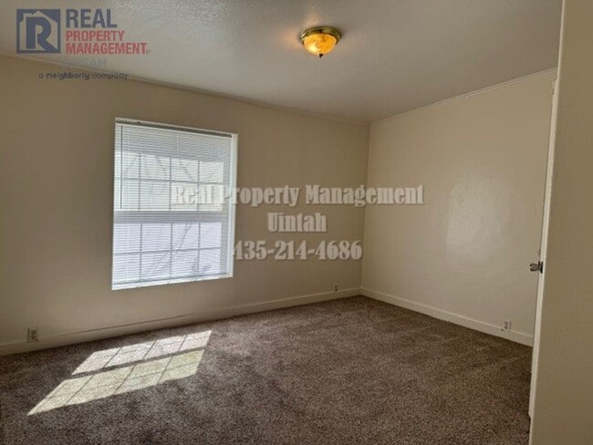 Building Photo - Cute 4 bedroom 2 bath room house