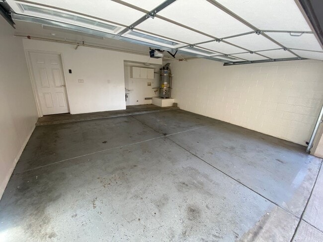 Building Photo - Spacious 4 Bed, 3 Bath Townhouse in Torrance $3,850