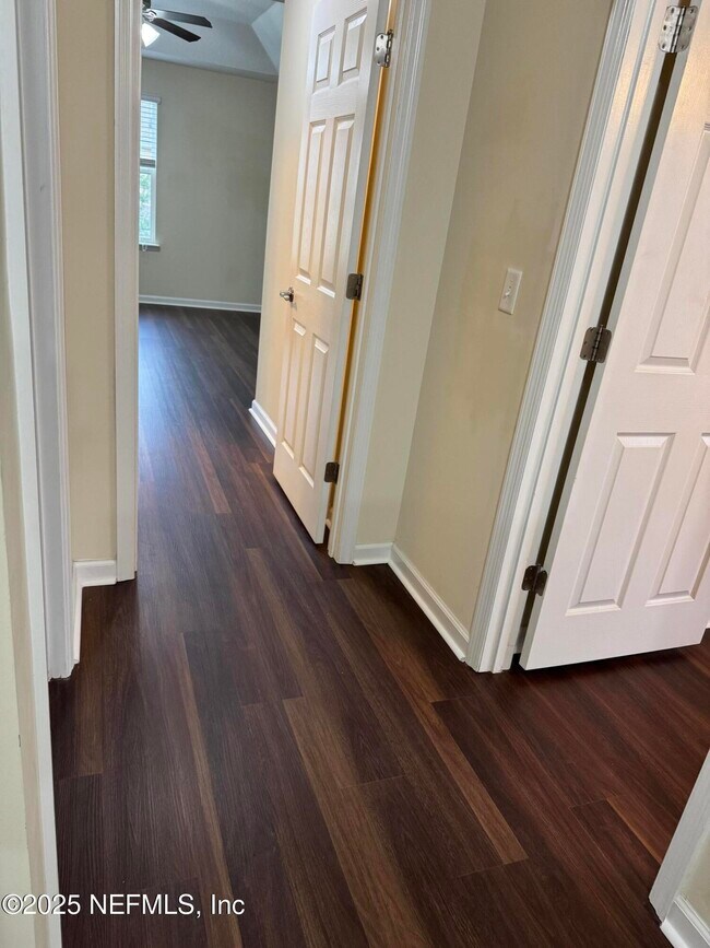 Building Photo - 398 Richmond Dr