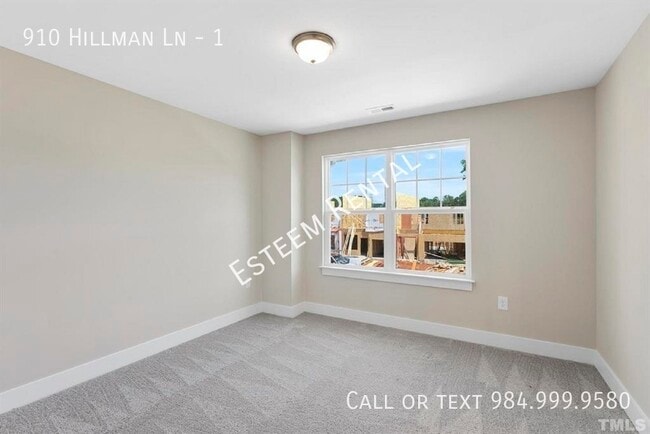 Building Photo - 910 Hillman Ln