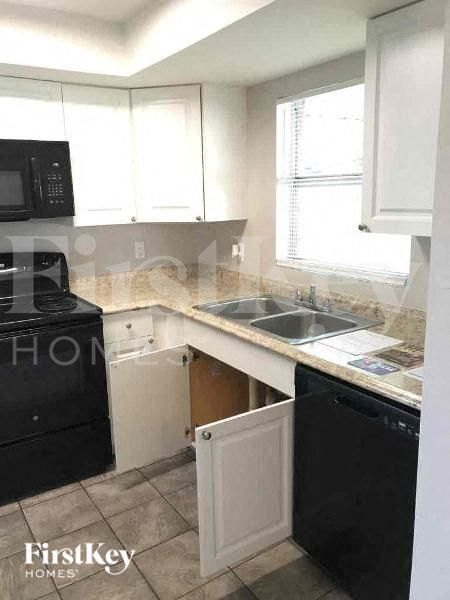 Building Photo - 8185 Kings Bay Blvd