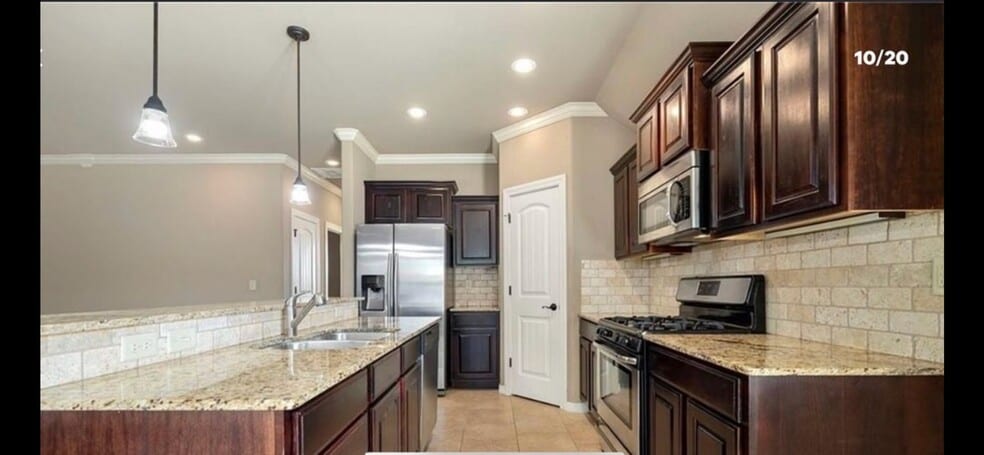 Building Photo - 2915 N Raven Ln