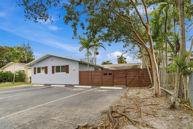 Building Photo - 808 NE 2nd St