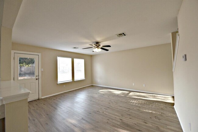 Building Photo - 105 Mesa Dr