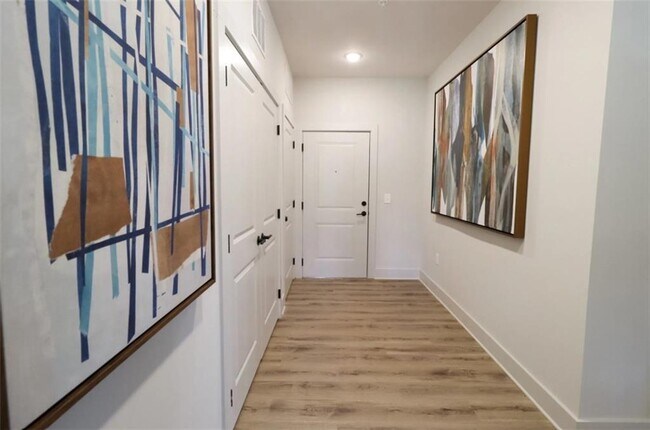 Building Photo - 300 Hwy 81