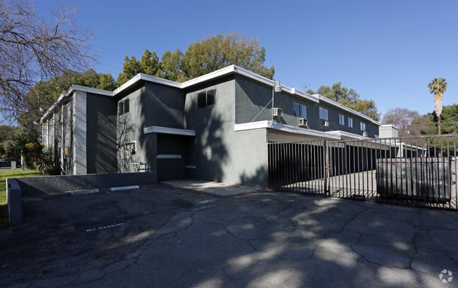 Building Photo - Arrowview Apartments