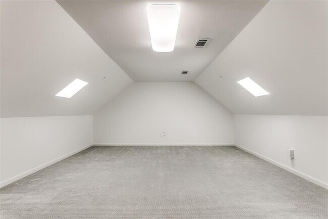 Building Photo - 3515 Normandy Ave