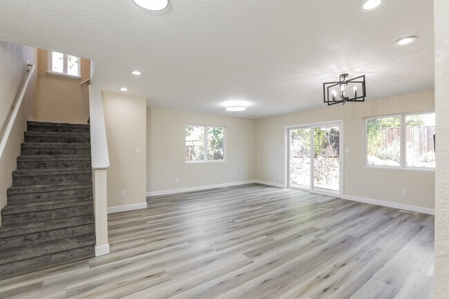 Building Photo - 5577 Ohio Ct