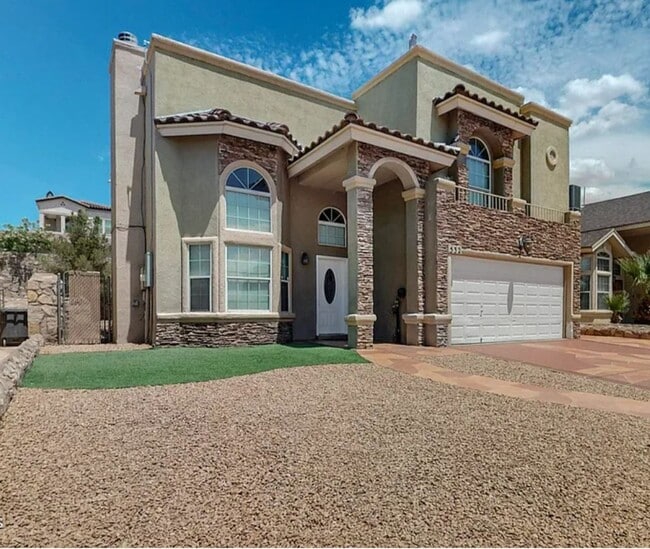 Building Photo - 4 BEDROOM 3 BATHROOM HOME! fully remodeled gorgeous home